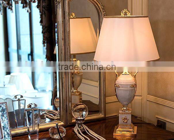 High class onyx made pure brass bottom table lamp