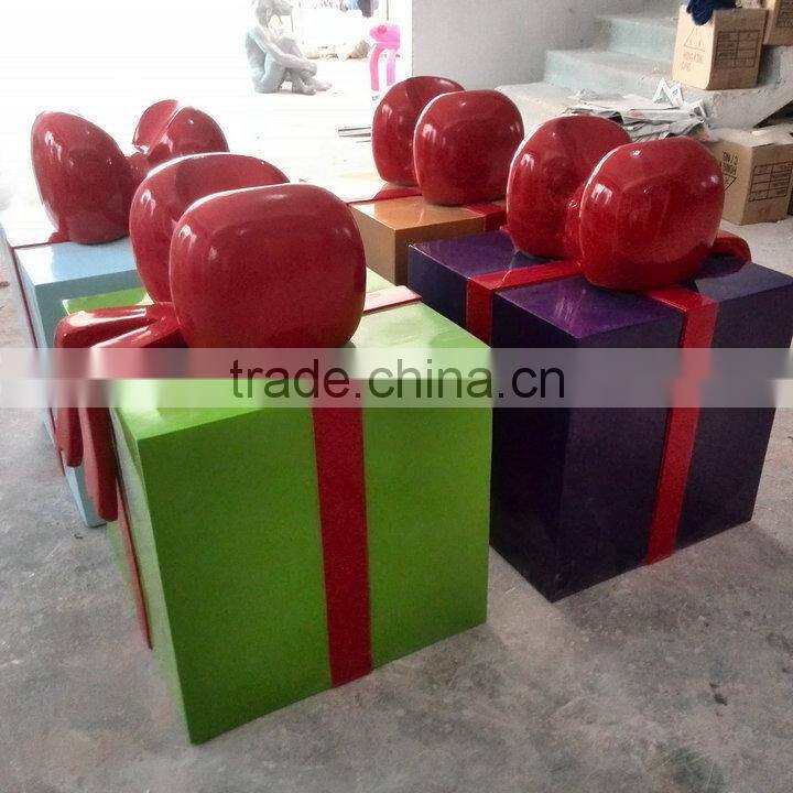 2014 Different colors FRP Christmas gift box decoration