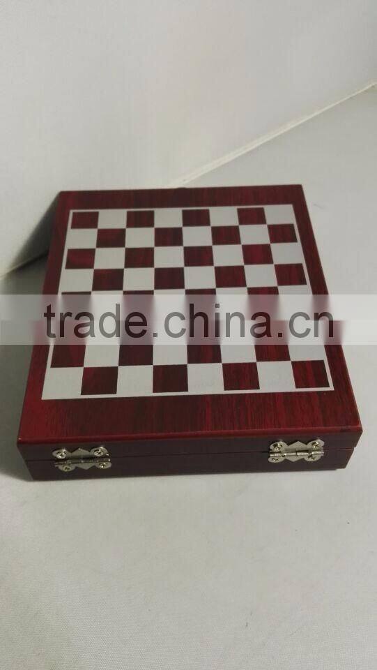 K0428-4W wooden box with 5pcs bar accessories and chess