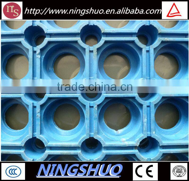 Anti slip and anti fatigue rubber drainage mat for boat