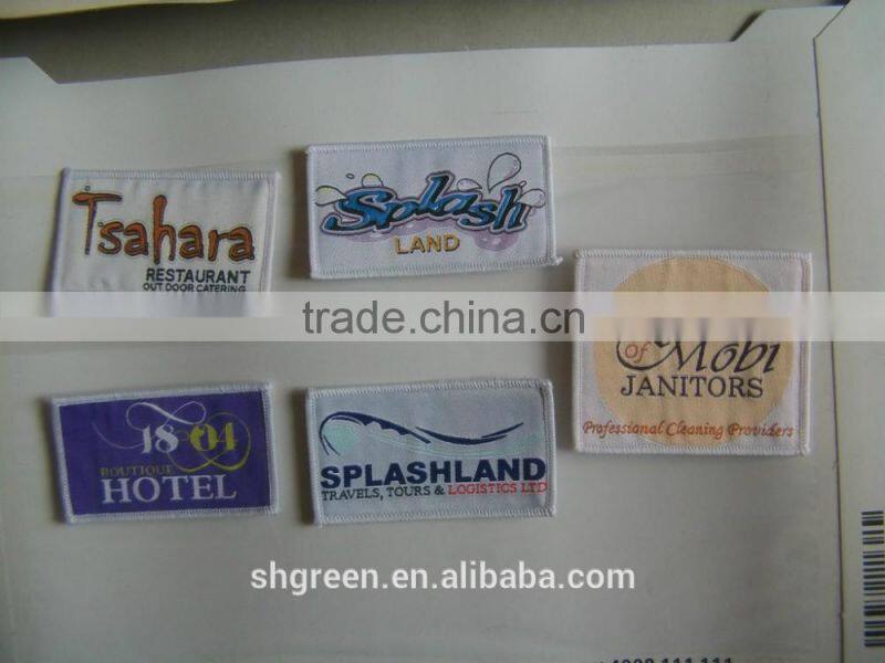 Mid-fold woven flag tag for apparel