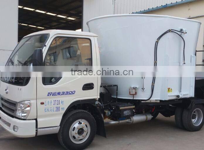 auto hydraulic 4x4 driven feed mixer truck/self loading mixer feeder
