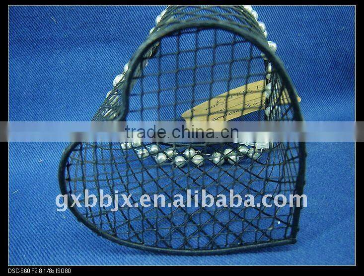 Heart shaped black wire decorative with white pearl brush pot crafts