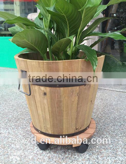 Wooden mat with wheels for your flower pot