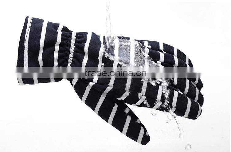 Outdoor waterproof gloves