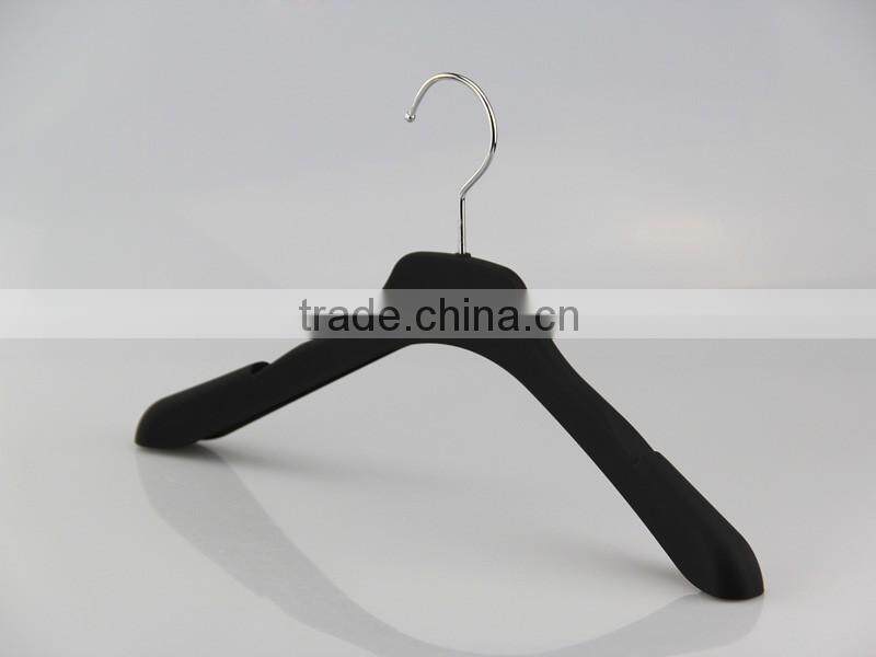 black rubber hanger with wide shoulder for coat