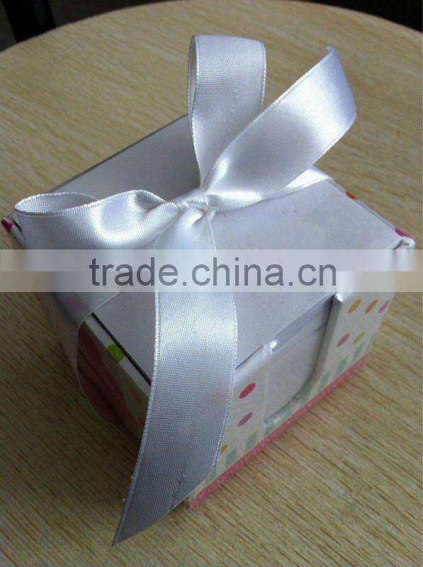 Office memo pad cube with pen holder