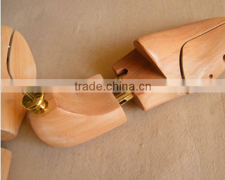 adjustable wooden shoe stretcher/cedar shoe tree