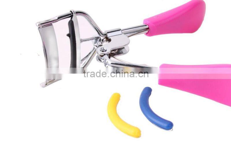 2016 hot sale coloful plastic handle covered metal eyelash curler
