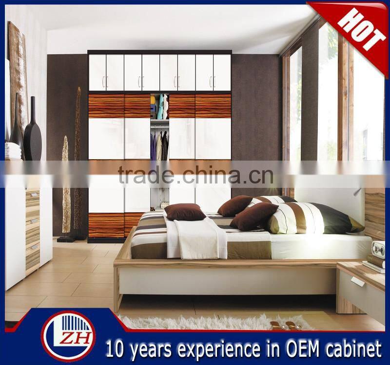 Latest customized bedroom wardrobe sliding door design