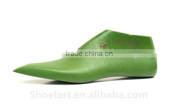 Focus trend of male models, Fashion Week Men shoe last