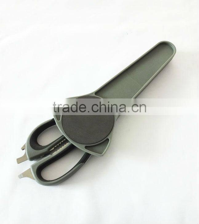 scissor with magnetic iron sheath
