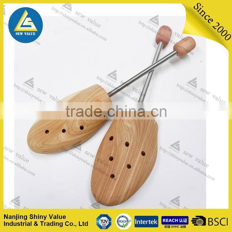 Imported from American red cedar shoe tree type shoe lasts with little holes and spring