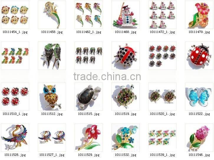 Christmas wholesale rhinestone snowflake brooch for wedding