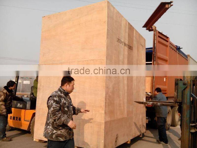 Fruits and vegetables cleaning and peeling machine