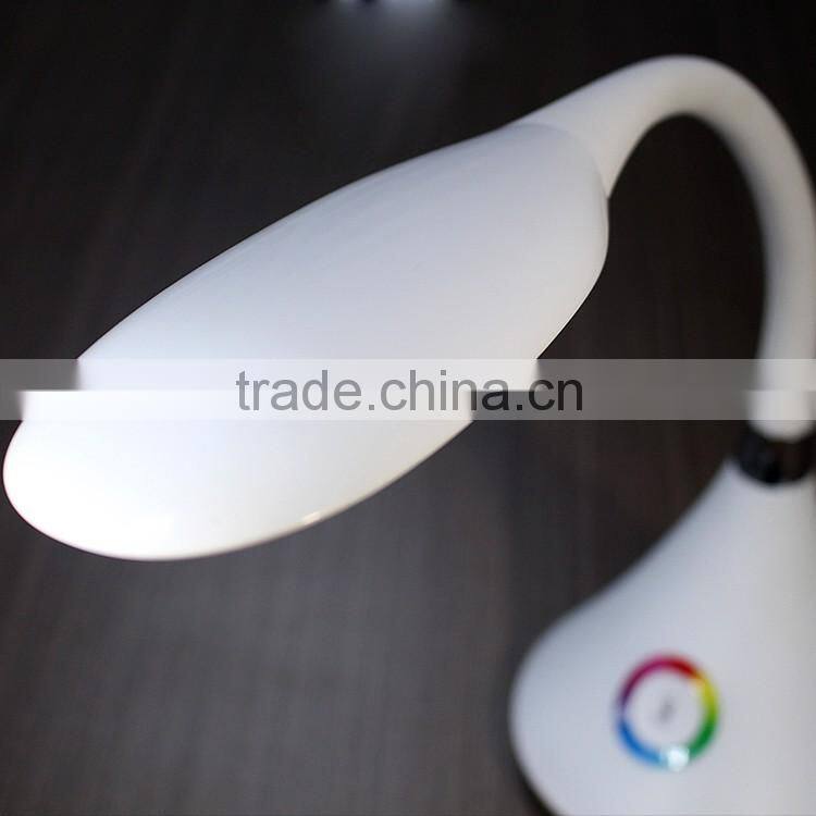 2015 Popular dimmable LED desk lamp with USB charging for all phones with FCC/Rohs/CE certification