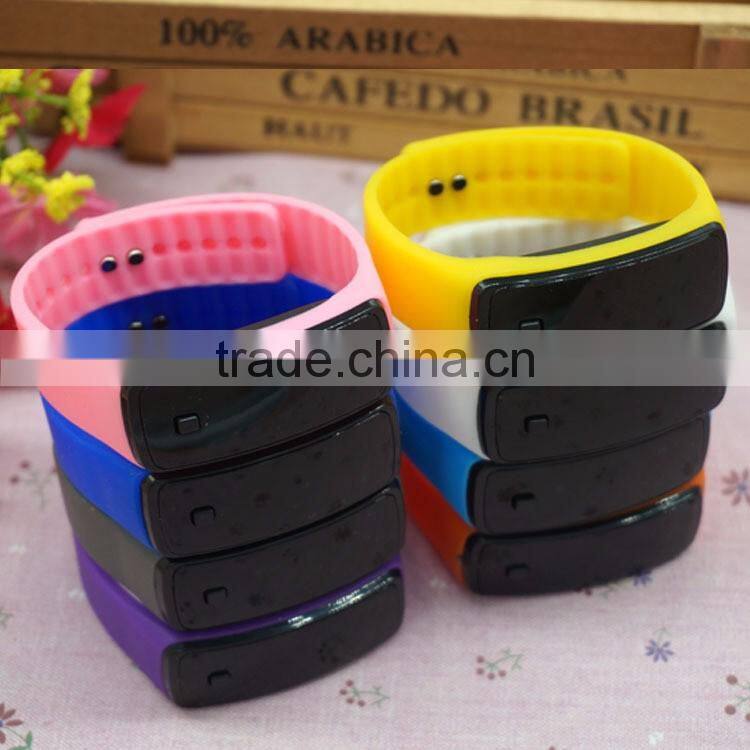 Customized Logo Creative Fashion Gift Watch Sunglasses wristbands Silicone Rubber Jelly LED Watch Factory for Students