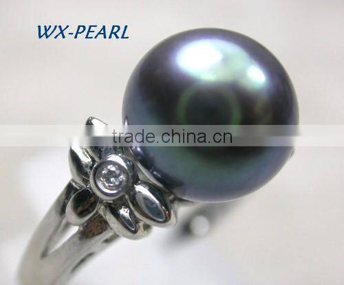 white seawater tihatian pearl ring with gold ring