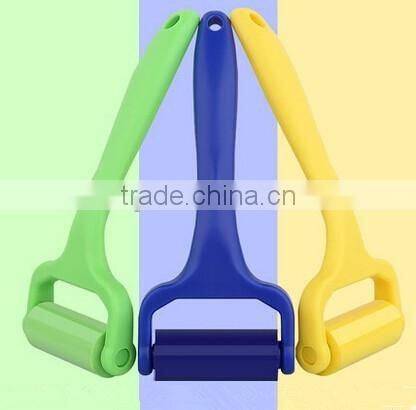 2016 Cheap easy cleaning tablet & mobile phone roller