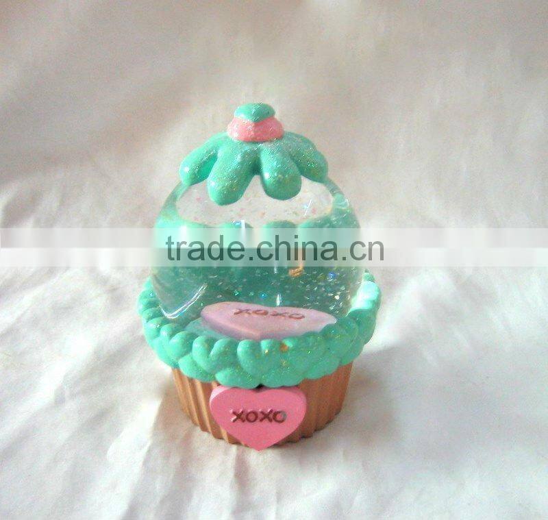 Polyresin Cake Water Globe