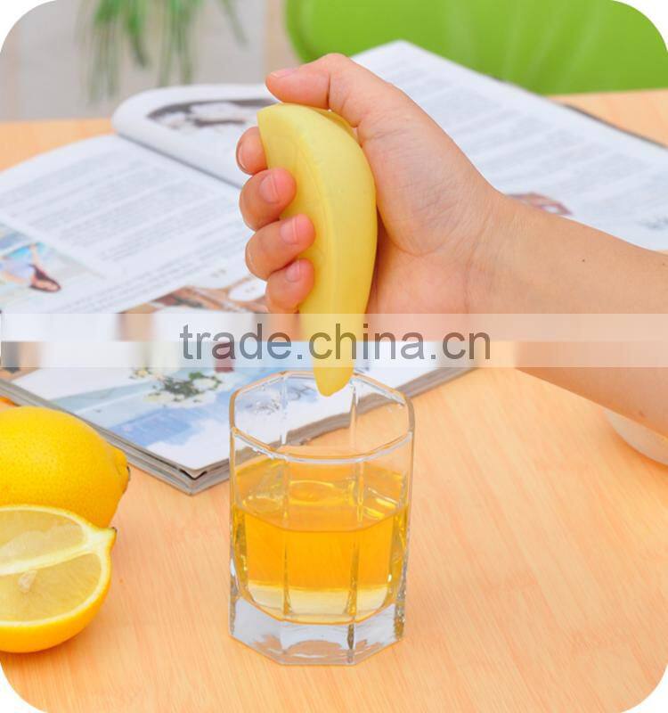 2016 new arrival home use hand press healthy portable mini squeezer