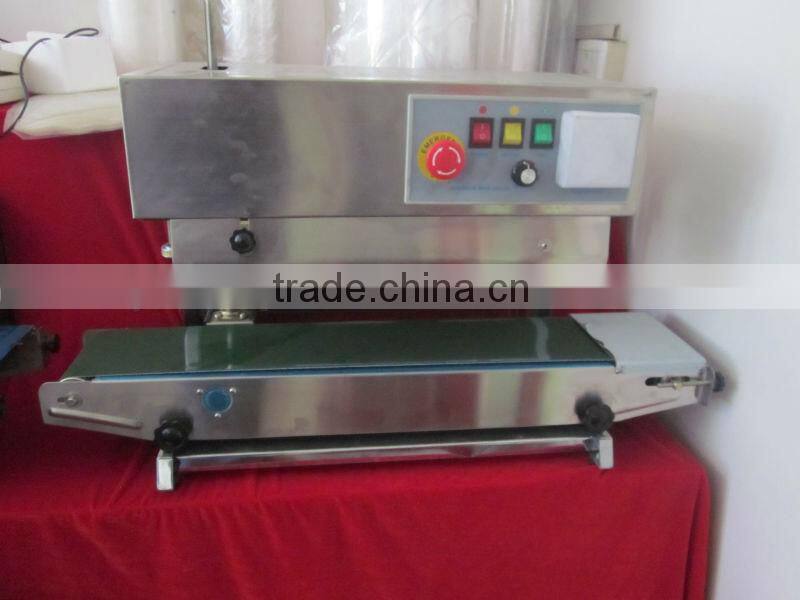 Plastic bag sealing machine