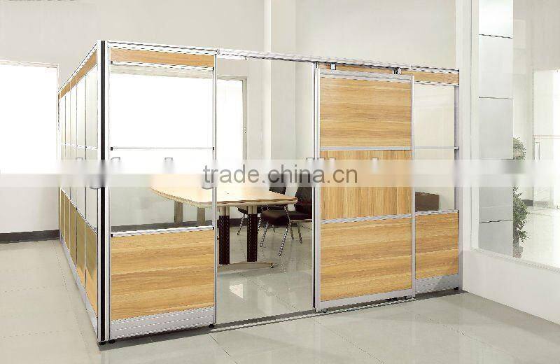 Movable partition wall T8