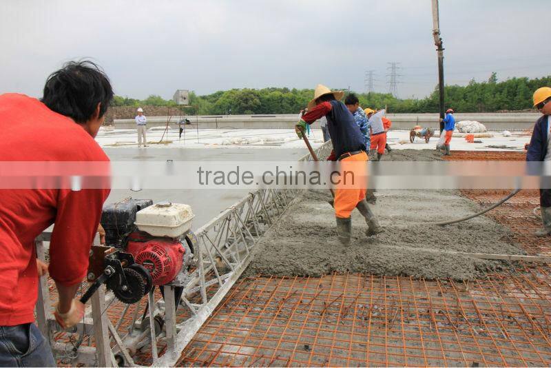 Screeding concrete vibrator screed with Honda engine has strong power