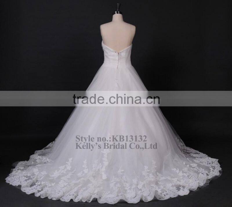 elegant fashion bridal gown make of lace and tulle