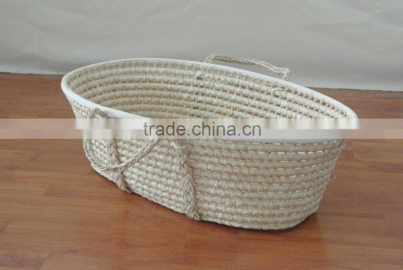 Corn husk moses basket/Maize basket