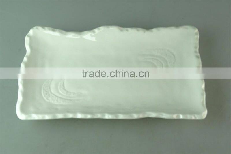 China High Quality White Ceamic Dinner Piale With Wavy Frame For Wholesale