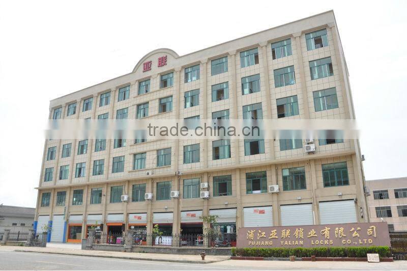 Brass painted iron padlock set