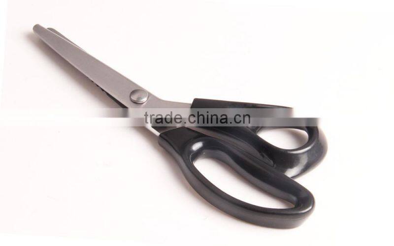 9-1/4 inch black handle zigzag scissors