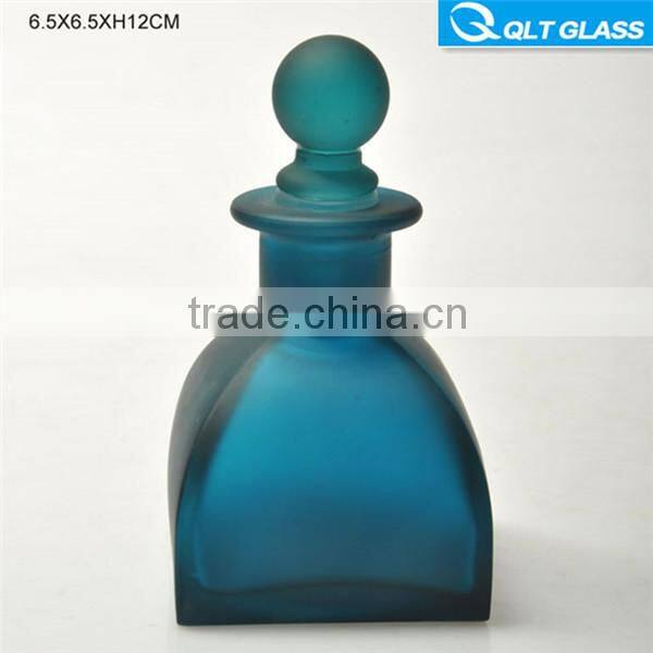 30ml New designed embossing glass perfume bottle price for woman