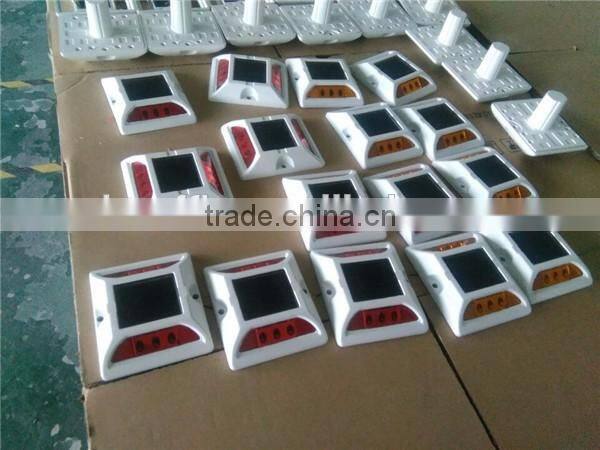 Solar cat eye reflective solar road stud