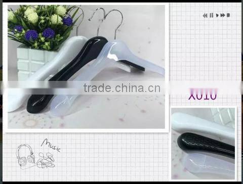 C Colorful Plastic Bulk Clothes Hangers