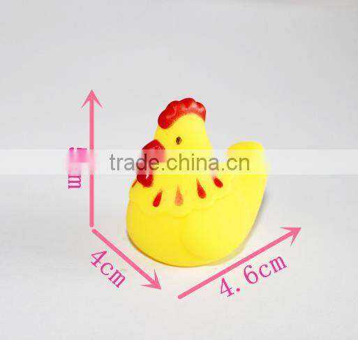 Custom 100% food grade silicone rubber hen bath toy with squeaker
