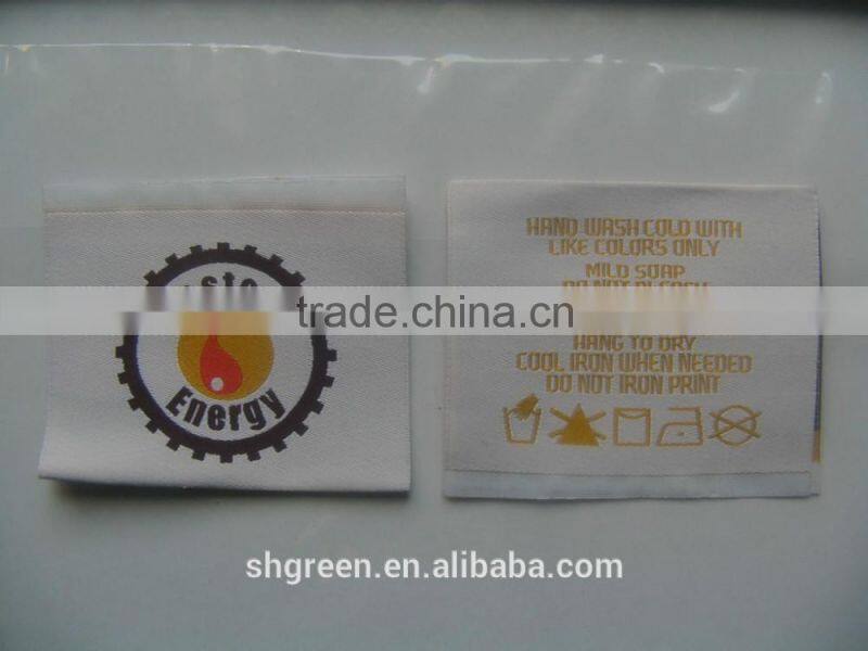 Mid-fold woven flag tag for apparel