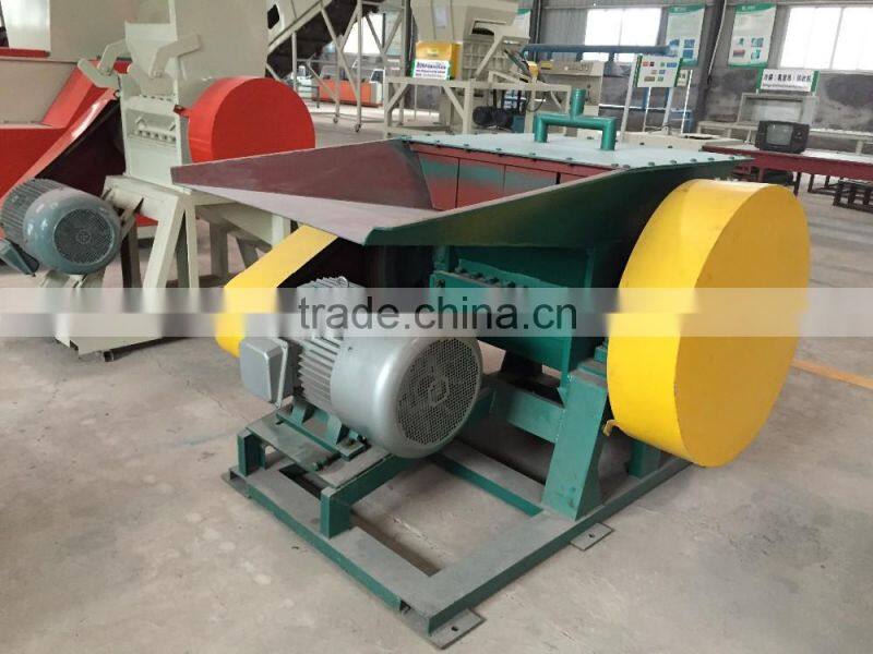 Waste plastic shell crusher with low noise