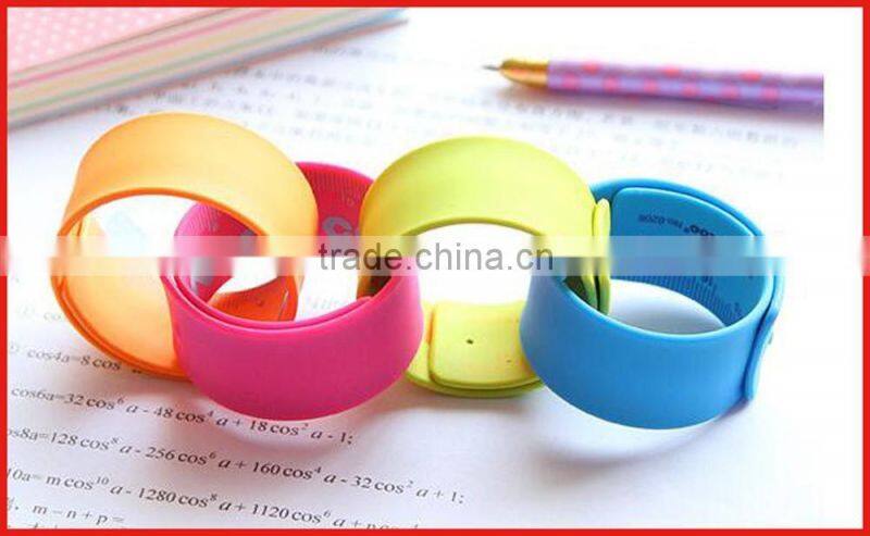 Fashion style and china regional feature led light silicone wristband