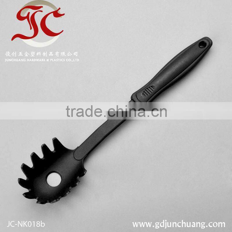 Promotional stylish sturdy nylon spaghetti spoon server