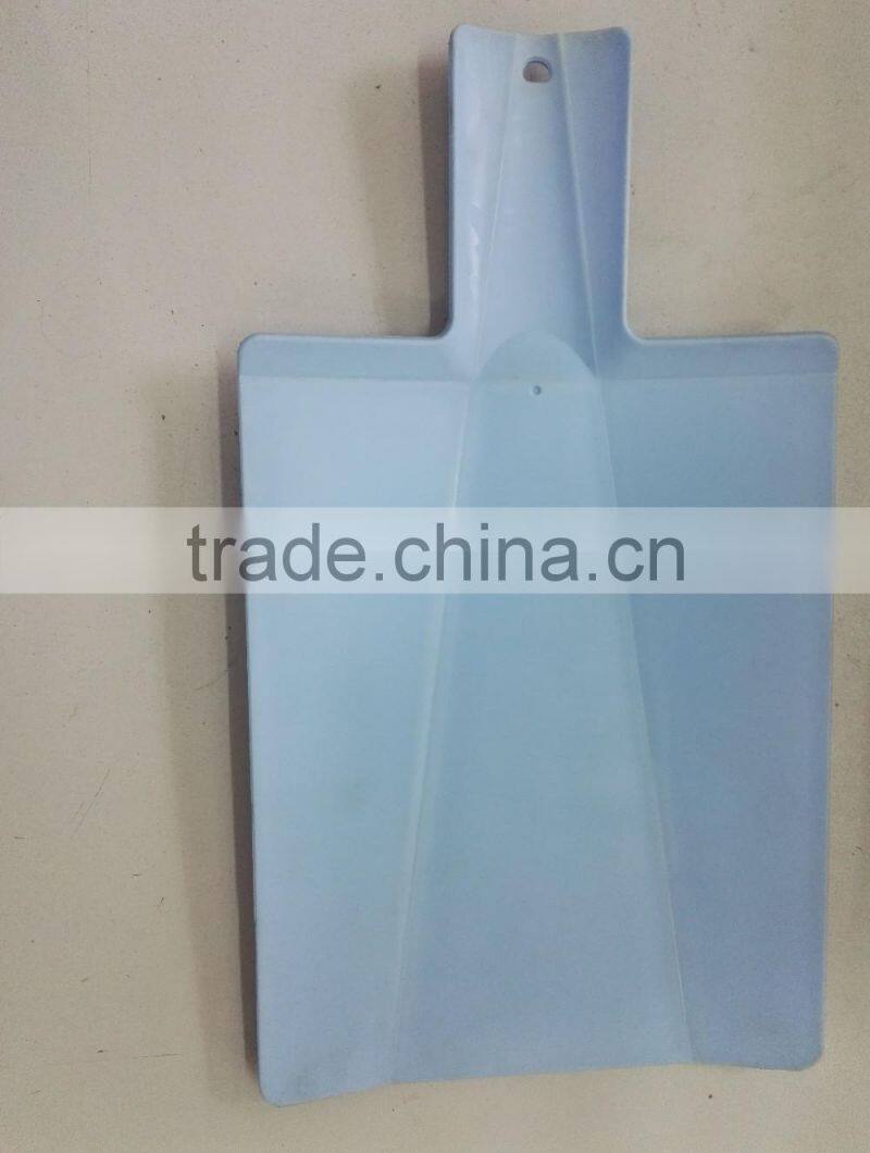 Foldable chopping board