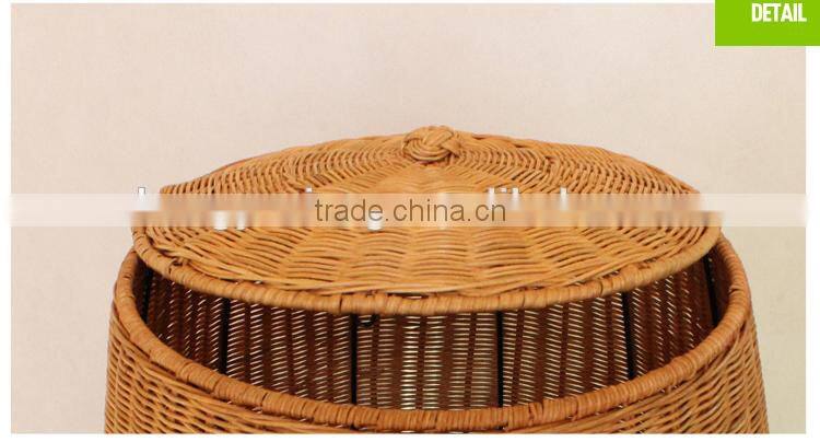 Cane laundry basket with lid