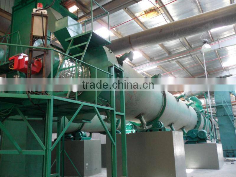 Belt conveyor for conveying fertilizer raw materials and pellets