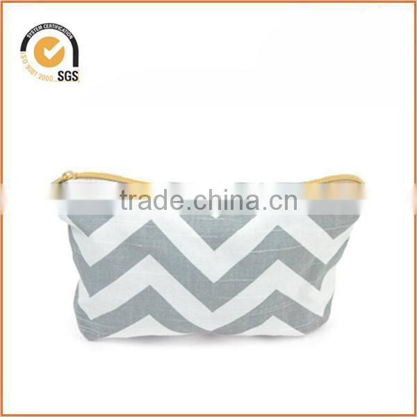 Vintage Camera Applique Zipper Pouch/Makeup Bag: Yellow Canvas with Black and White Fabric By Chiqun Dongguan CQ-H01072