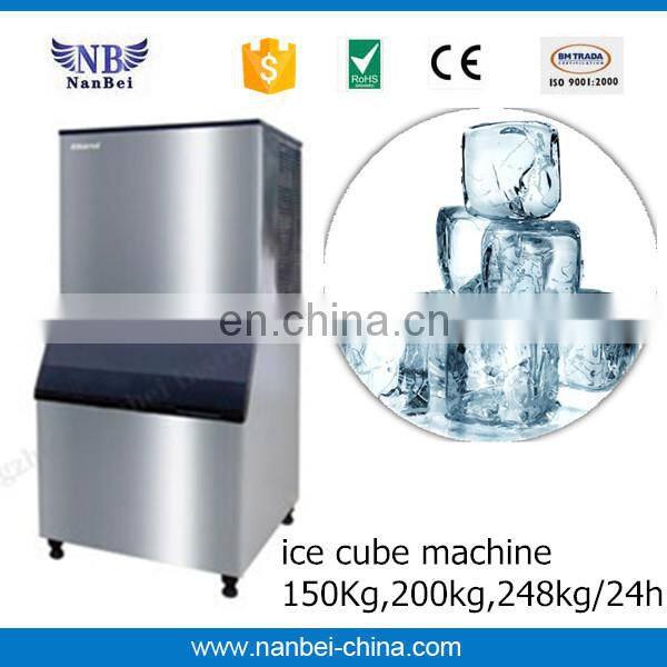 Soft serve ice cream maker