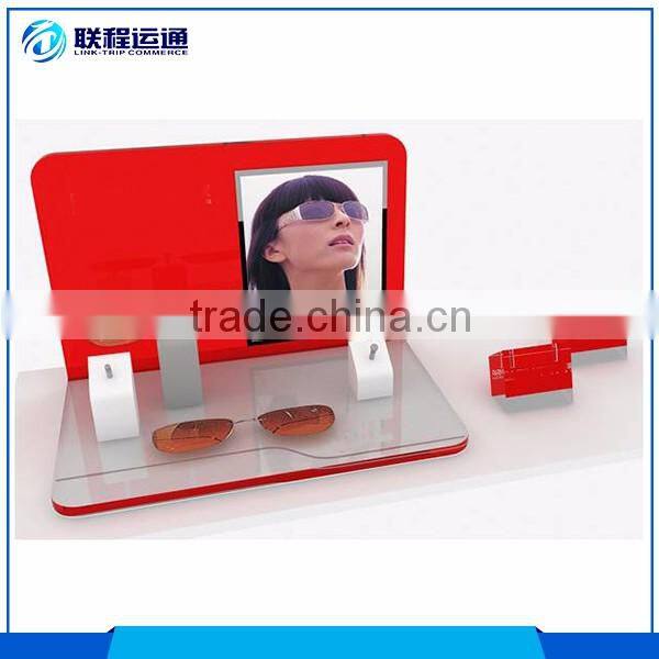 Quality assurance table sets acrylic display stand for goggles