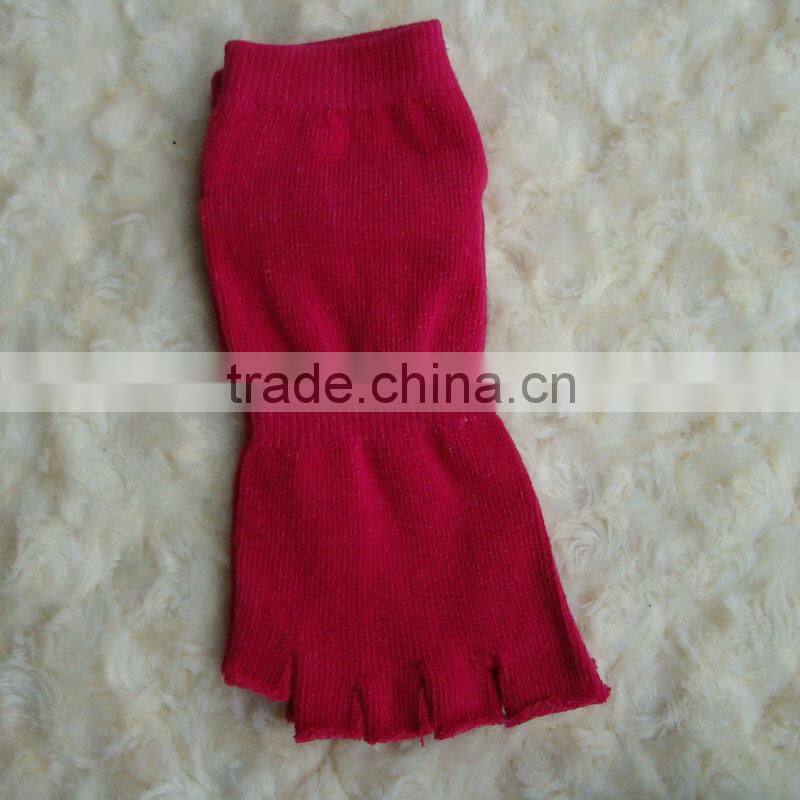 Non-slip yoga massage five fingers socks environmental particles wear cotton antibacterial yoga socks wholesale