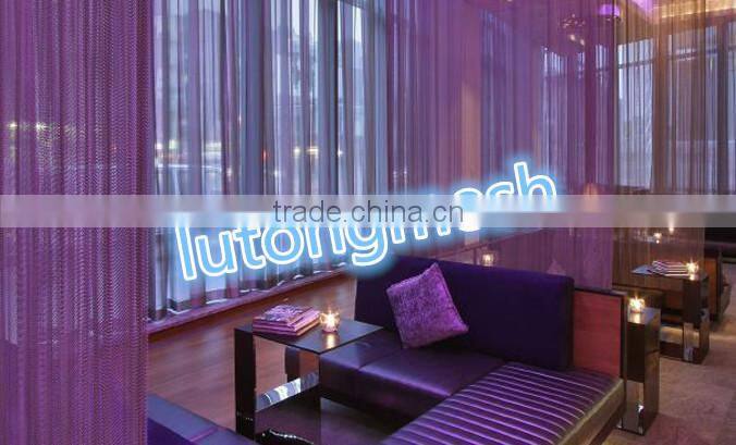 Metal chain mesh for room divider