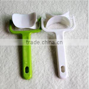 Wholesale Stock Small Order Kitchen 360 Degree Rotate Dumpling Wrapper Mould